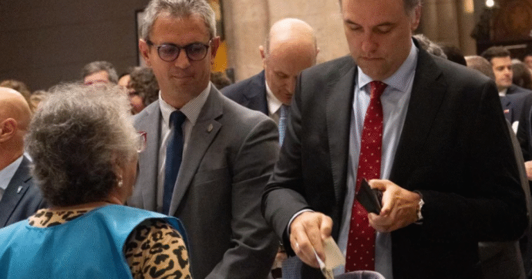 Villarruel le escapó a la foto con Adorni en el homenaje al Papa Francisco en la Basílica de Luján