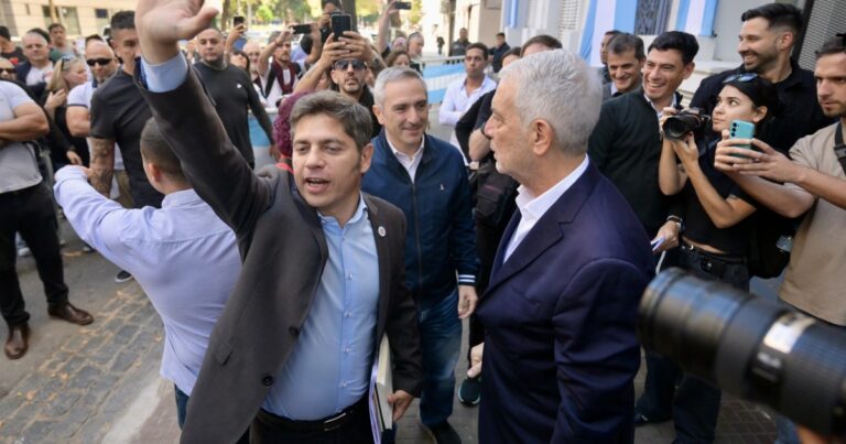 Kicillof asumió en el PJ bonaerense y quiere renovar un padrón que tiene un promedio de 60 años