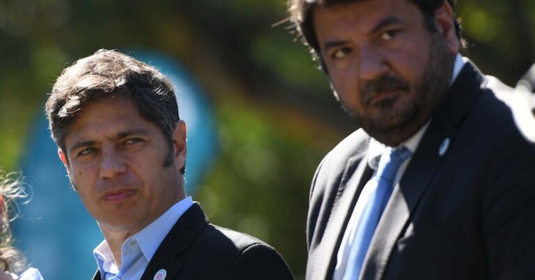 Kicillof refinancia deuda para costear el fondo de obras de los intendentes