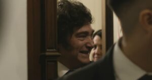 Una encuesta de Management & Fit muestra que la aprobación de Milei cayó 10 puntos por el caso Adorni y Libra