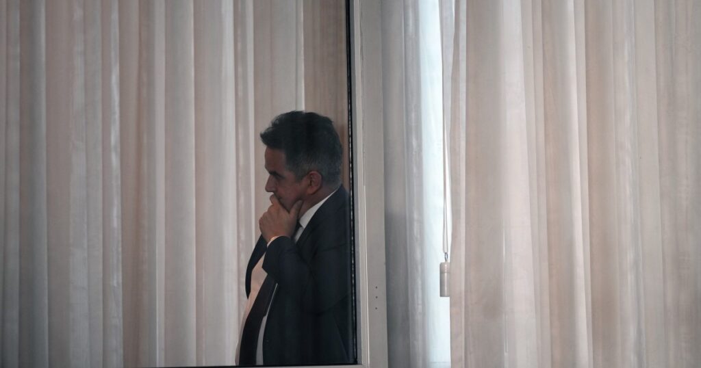 Un caso de estafa bancaria irrumpe en la campaña presidencial de Brasil y golpea al bolsonarismo
