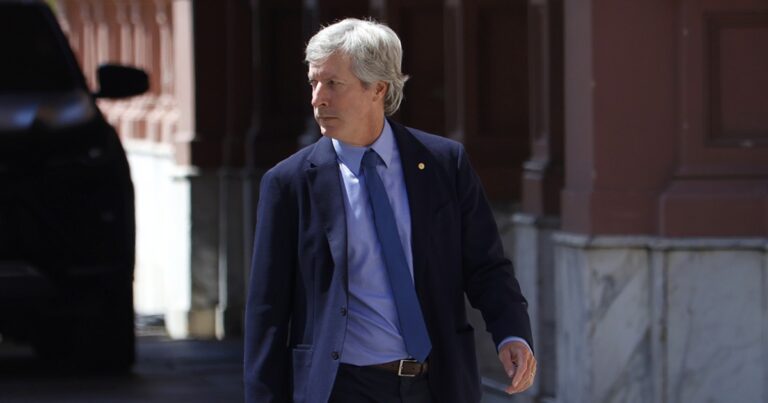  Bausili admite que un shock externo por crisis de EEUU puede descarrilar el plan económico