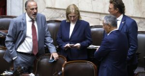 Resignación en el Congreso frente a la decisión administrativa de Adorni y Caputo que recorta 2,5 billones de pesos