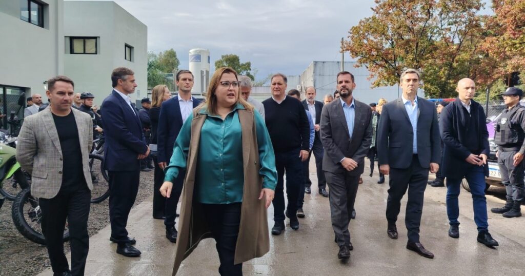 El gobierno de Kicillof y un grupo de intendentes llegaron a un acuerdo para reflotar las policías municipales