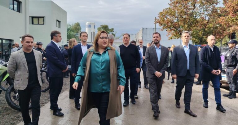 El gobierno de Kicillof y un grupo de intendentes llegaron a un acuerdo para reflotar las policías municipales