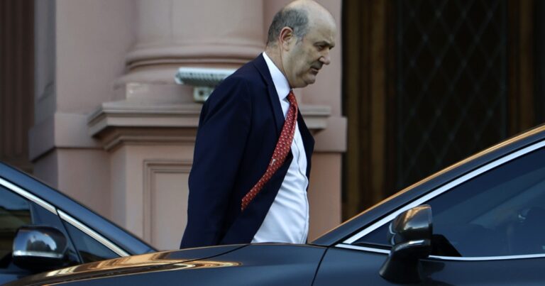 Caputo cajonea el capítulo clave de la reforma laboral y choca con Sturzenegger