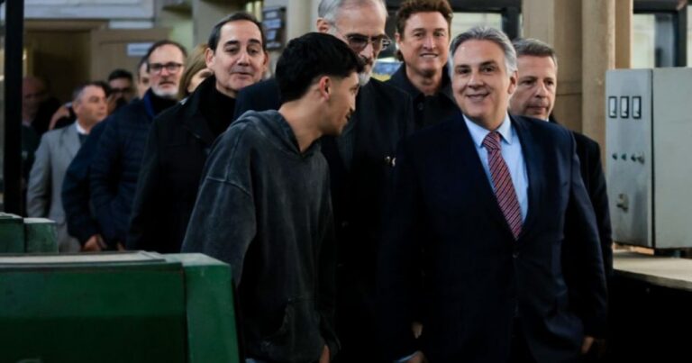 Llaryora: “Destruir a las escuelas técnicas es sacrificar la industria nacional”