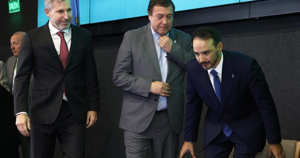 Milei bajó obras claves de las provincias aliadas, pero los gobernadores mantienen silencio