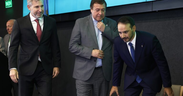 Milei bajó obras claves de las provincias aliadas, pero los gobernadores mantienen silencio