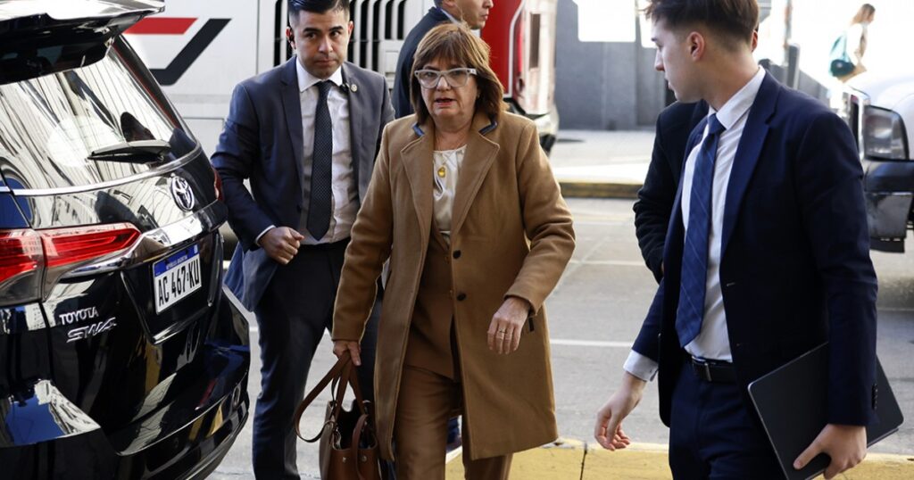 Se vuelve a reunir la Mesa Política, pero Patricia aclara: “No sirve para nada”