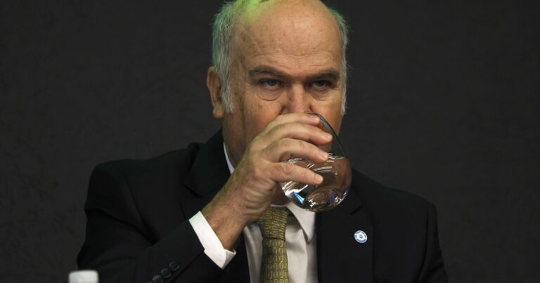 El secretario de Agricultura se enojó porque no lo aplaudían los chacareros: “Pónganle onda y flow”