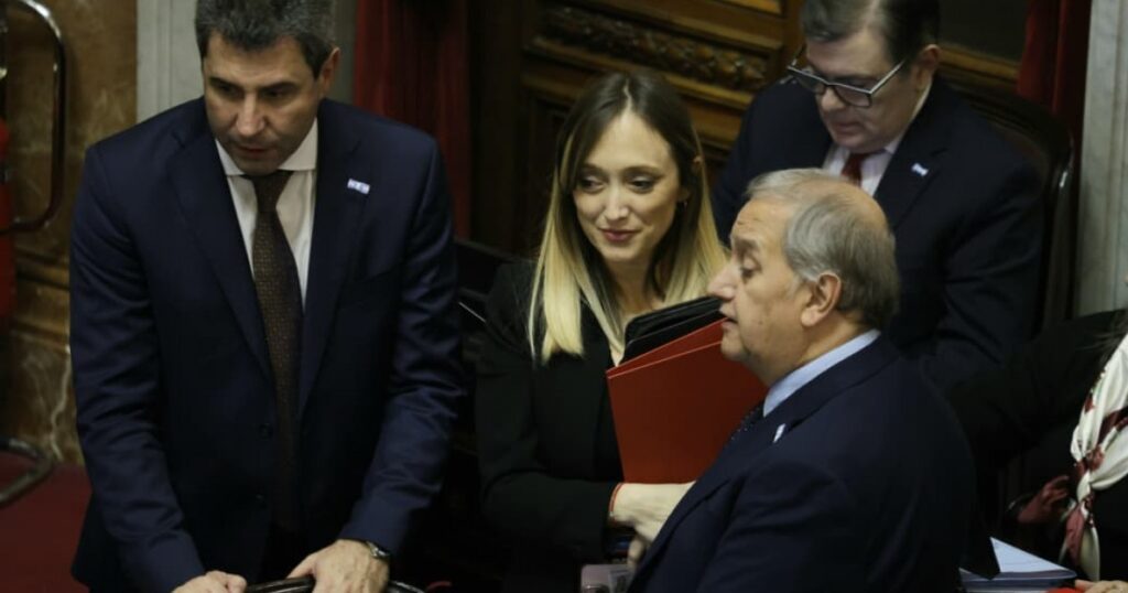 Se partió el peronismo en el Senado y se aprobó la prórroga de Mahiques por más de dos tercios de los votos
