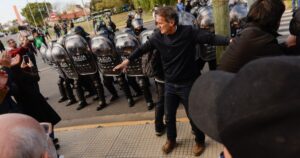 Katopodis quedó en el medio de una pelea entre trabajadores de Pymes y la Policía de la Ciudad