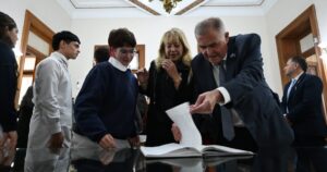 Chahla busca descomprimir la interna con Jaldo y echa a un funcionario de Cisneros
