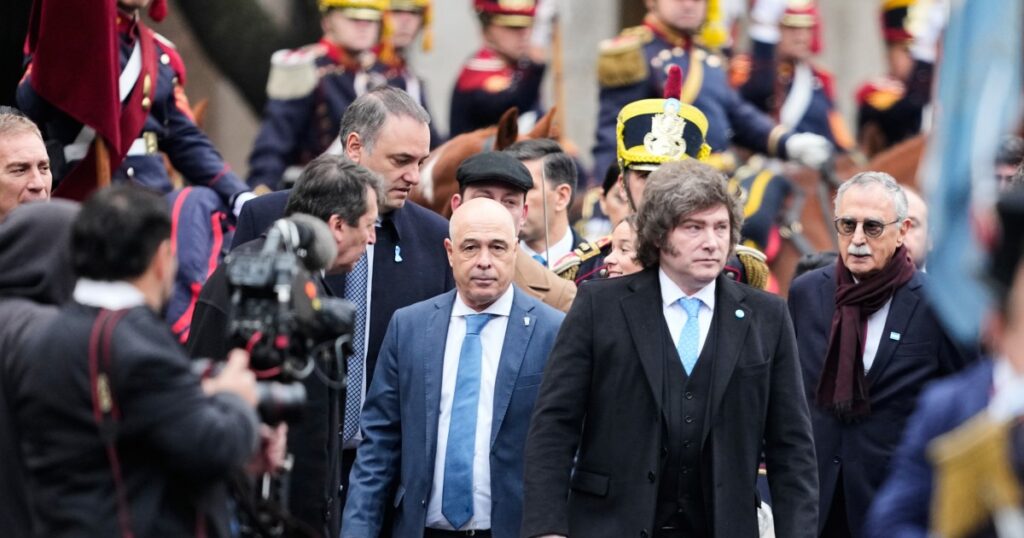Milei no definió la interna y en la reunión de gabinete habló de teoría del Estado