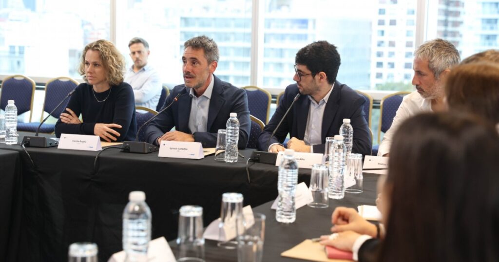 Las principales centrales empresarias debatieron la competitividad y la integración global en el CFI