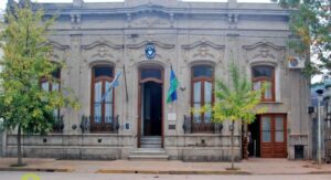 Debate político en Ayacucho: cuestionamientos por una reunión de LLA en la Biblioteca Municipal