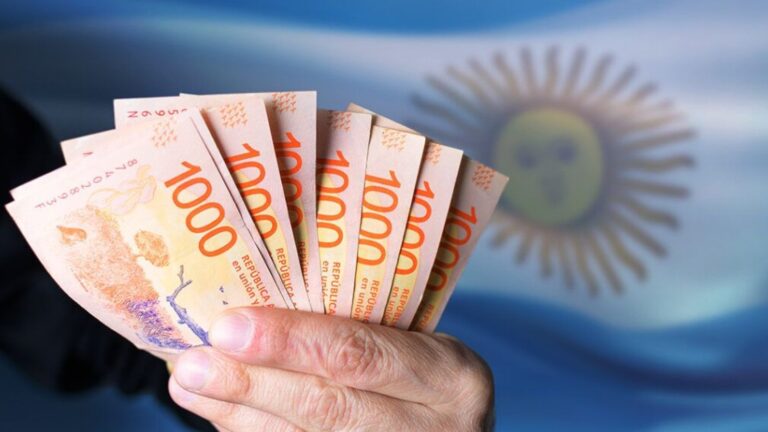 Fitch mejora la calificación de Argentina y crece la expectativa por una baja del riesgo país
