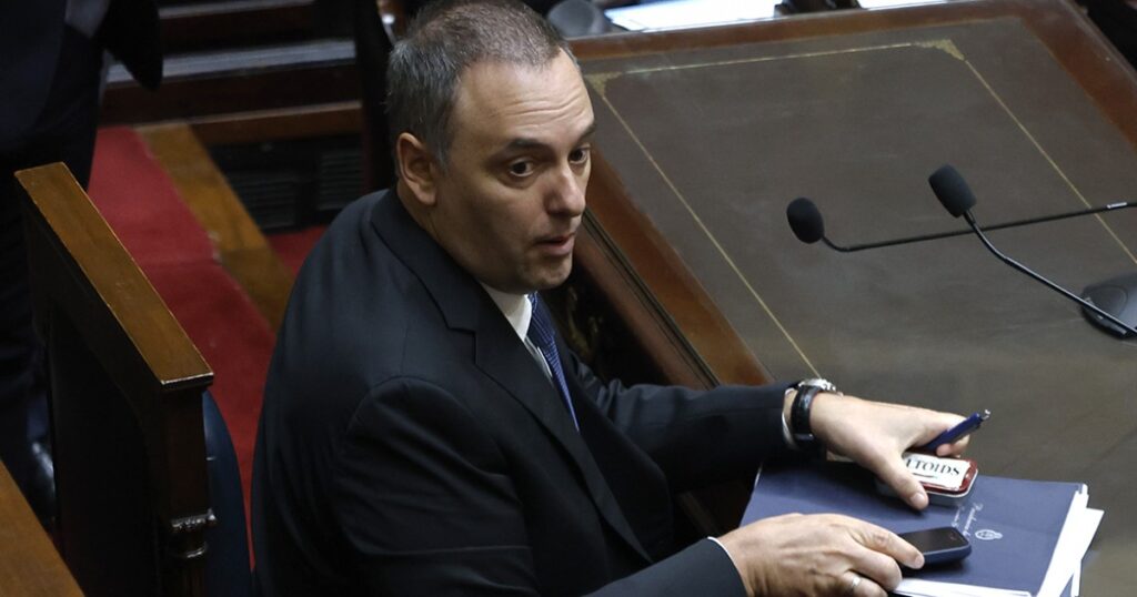 Adorni contradice a Bullrich y ahora dice que quiere ir a dar el informe al Senado