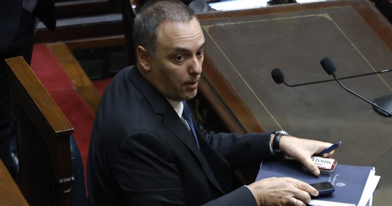 Adorni contradice a Bullrich y ahora dice que quiere ir a dar el informe al Senado