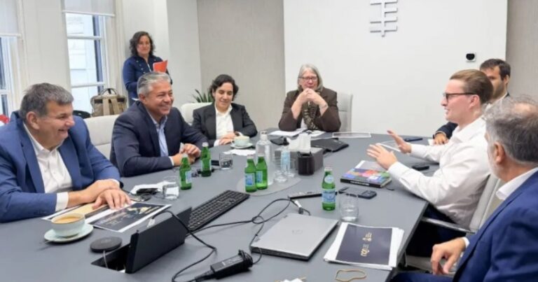 Figueroa presentó el potencial de Neuquén en Inglaterra