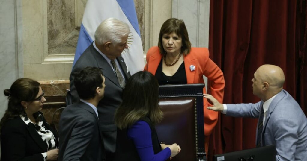 Bronca de los senadores libertarios porque Adorni los cito a la Casa Rosada