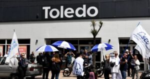 Cadena de supermercados pagó el 70% de los salarios y escala la conflictividad con el gremio