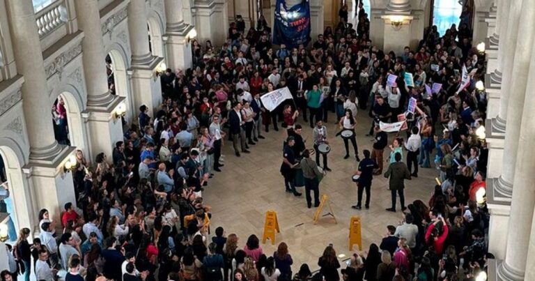 Inédita rebelión de jueces en Córdoba contra un recorte salarial