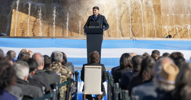 Pullaro le dijo a Milei que en Santa Fe las obras se hacen “sin corrupción” y sentó a Villarruel en el palco