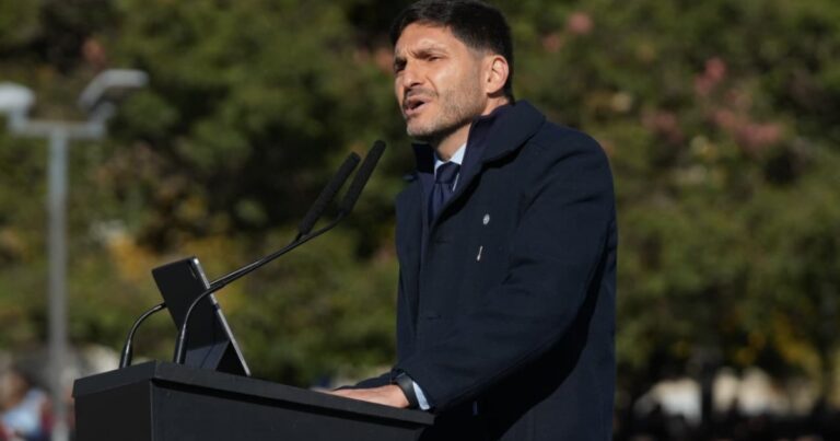 Pullaro apuró a Milei: “Si Adorni fuera funcionario de Santa Fe, no estaría desde hace rato en su cargo”