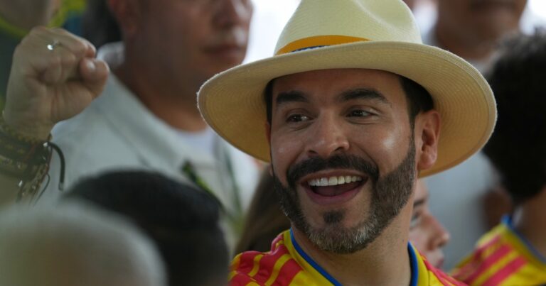 Ajustadísimo triunfo del libertario De la Espriella en Colombia