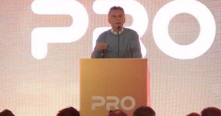 Ahora que Adorni está en la lona, Macri anuncia que “el PRO va a votar por la interpelación”