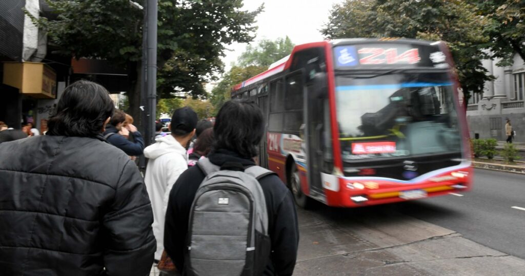 Peligra el servicio de colectivos en ciudades del interior y ya hay licitaciones que caen por falta de oferentes