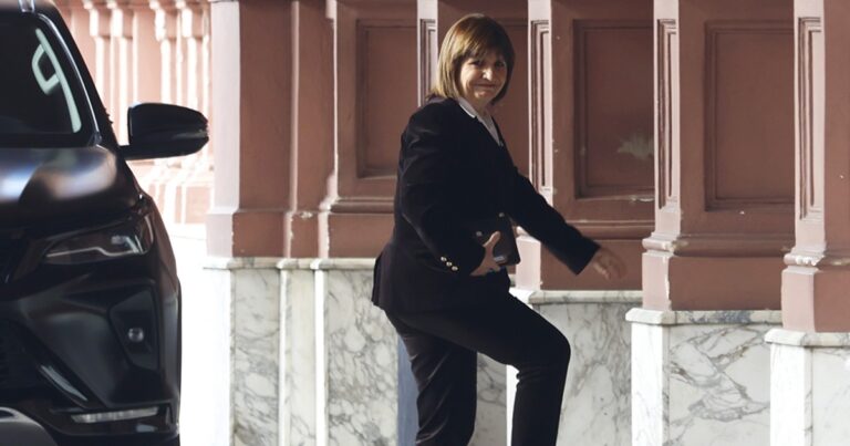 Patricia desafía a Milei y empieza una gira por el país