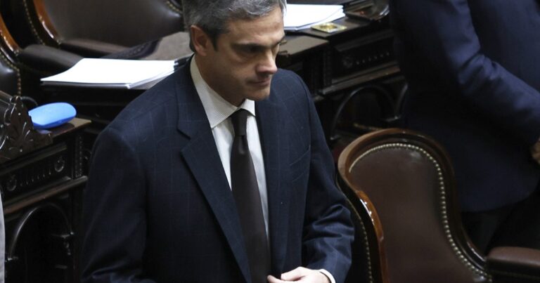 La oposición denuncia que el nuevo blanqueo de Caputo es inconstitucional porque renuncia a la fiscalización