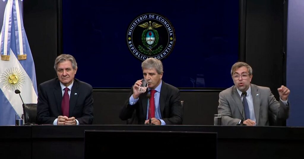 Caputo reconoció que el swap con Estados Unidos de USD 20 mil millones hay que renegociarlo