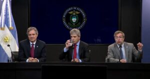 Caputo reconoció que el swap con Estados Unidos de USD 20 mil millones hay que renegociarlo