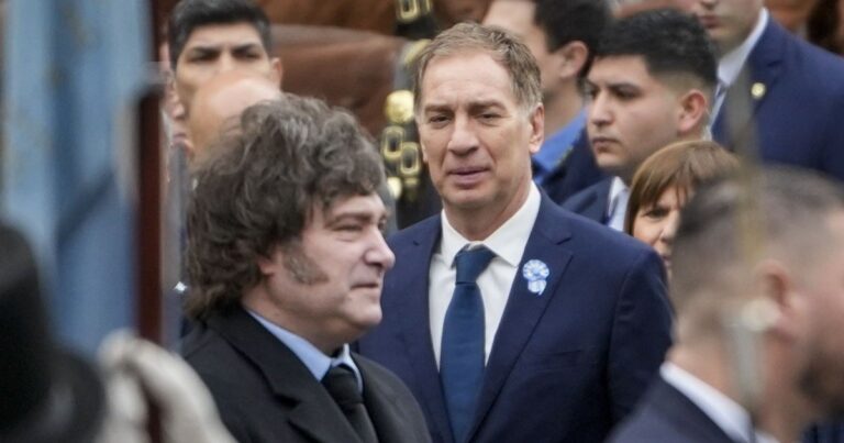 El gobierno quiere suspender las PASO para evitar que una derrota desate una corrida como la de Macri de 2019