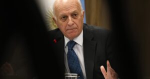 Casal apoyó al Gobierno en la disputa con los intendentes por el cobro de tasas en boletas de luz