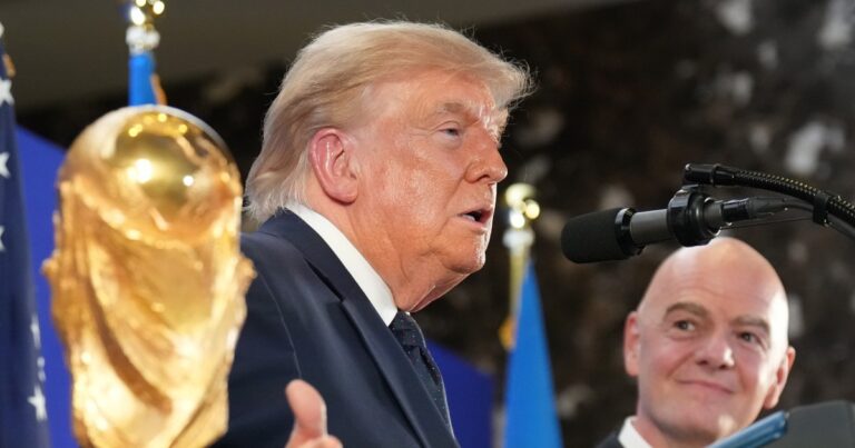 Trump defendió el derecho de la Scaloneta a mostrar la bandera de Malvinas y dejó en ridículo a Milei