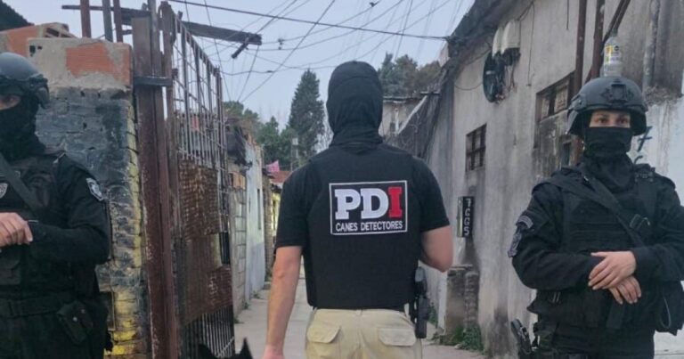 Los poli-delivery: atraparon a narcos disfrazados de Rappi