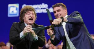 Milei apoyó a Bolsonaro en Brasil, llamó “presidiario” a Lula y el PT le contestó que “no está al altura de su cargo”