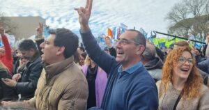 En Azul, el intendente de La Cámpora zafó de la interpelación gracias a la ayuda de un concejal libertario