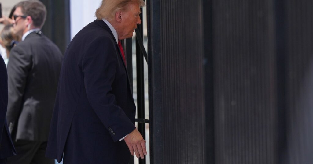 Los aranceles y la guerra Irán complican a Trump a tres meses de las legislativa s