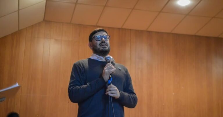 Intendente reveló ser un adicto en recuperación y la oposición analiza destituirlo