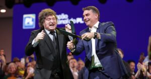 Una encuesta revela que el apoyo de Milei a Bolsonaro aumenta las chances de Lula