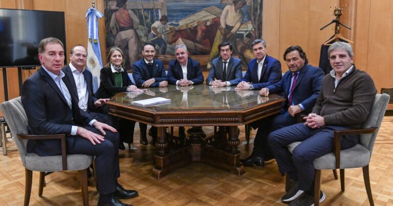 Caputo les prometió a los gobernadores del Norte que les subsidiará la luz si le aprueban Zonas Frías
