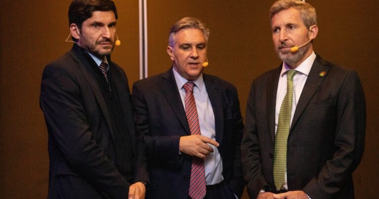 Pullaro, Llaryora y Frigerio se diferencian de Milei y amortiguan el tarifazo energético a las industrias