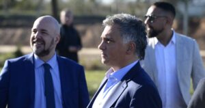 Se le descontrola a Pareja el bloque libertario en la provincia: un diputado rompió y se fue con De la Torre