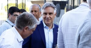 Llaryora frena el lanzamiento de un juego de Lotería para no chocar con la Iglesia antes del arribo del Papa